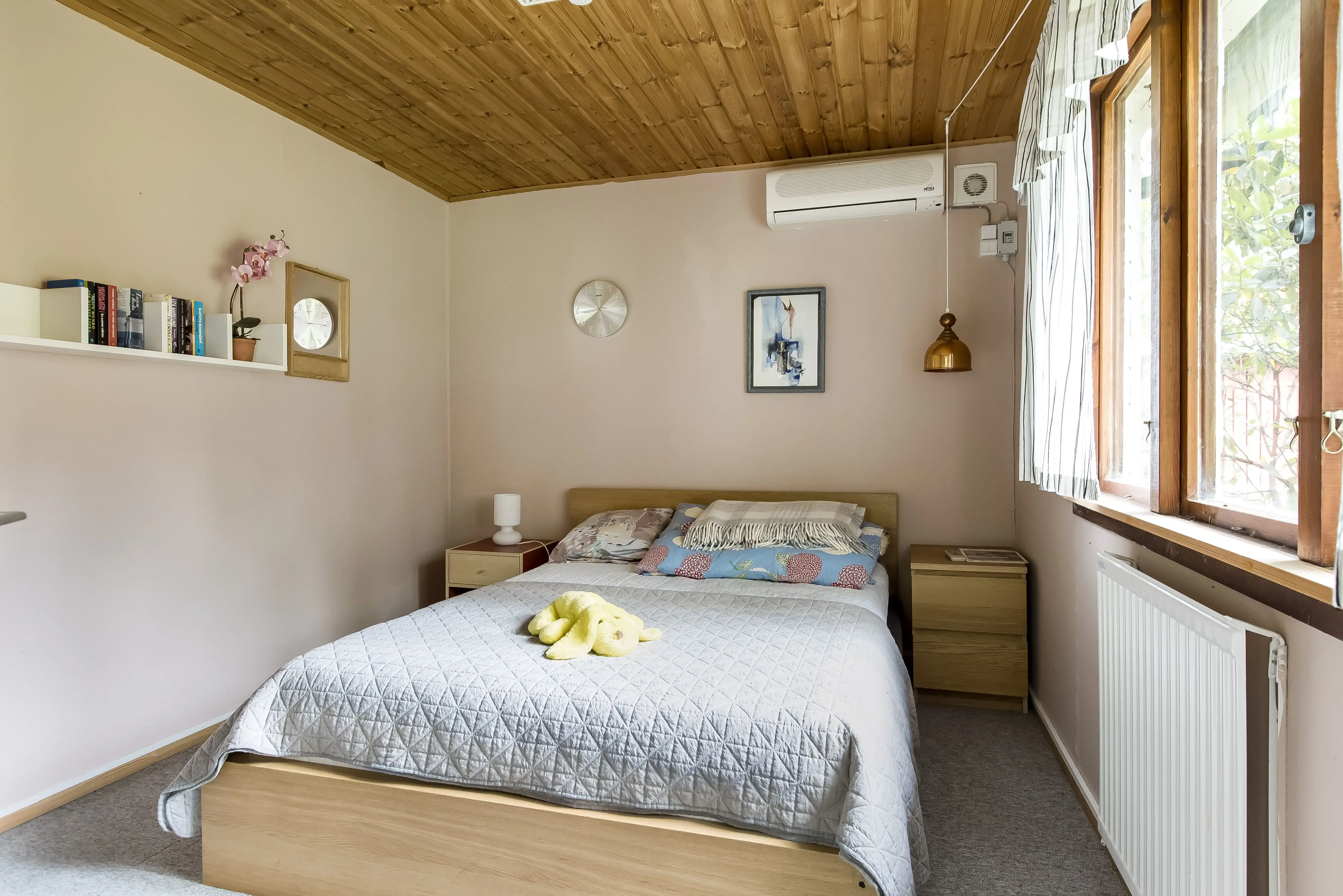 551035-25_008.jpg 14