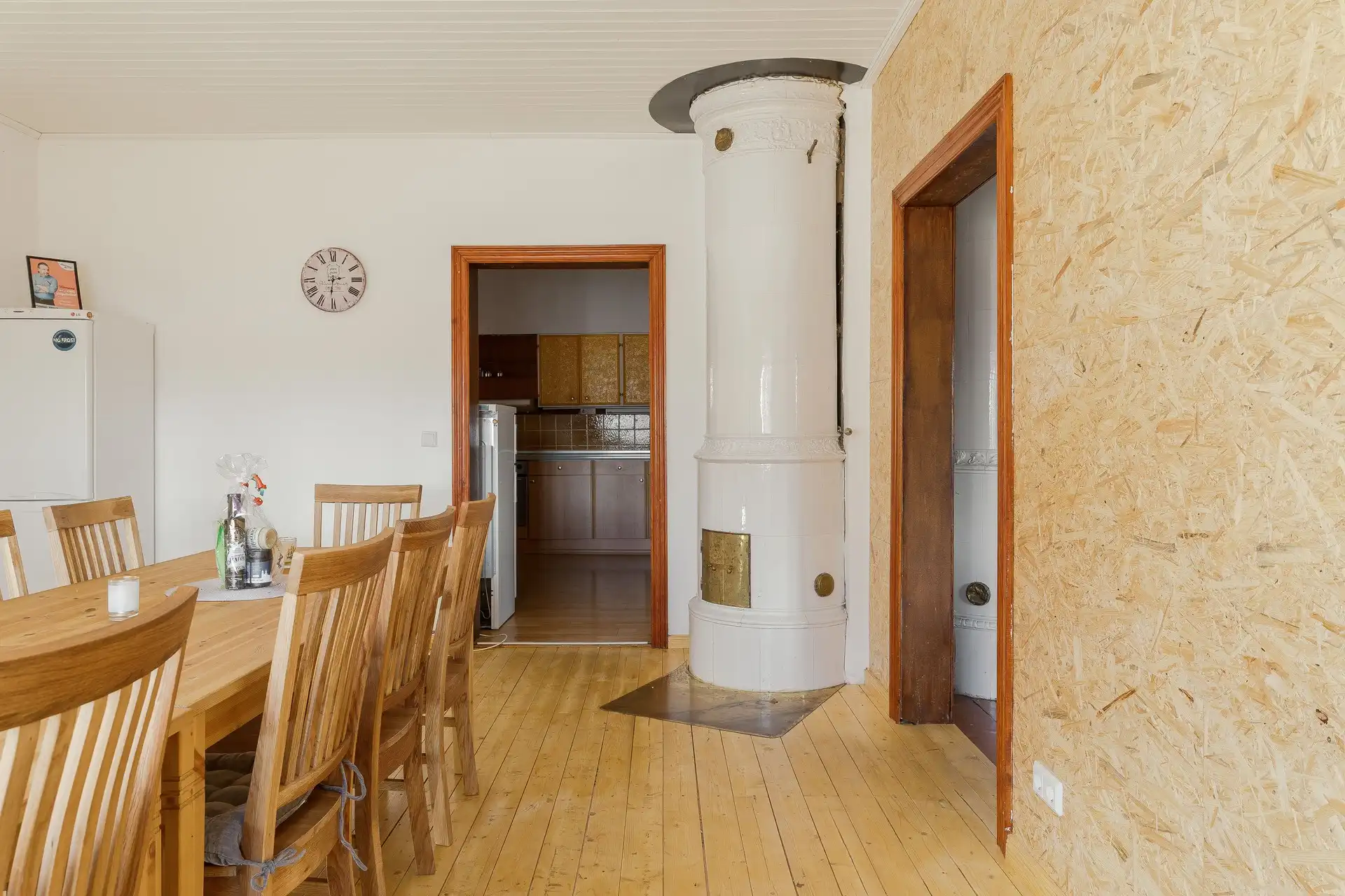 801895-420-1_027.jpg 24