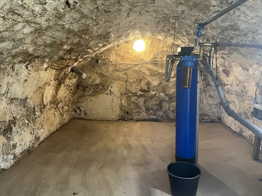 F5573188-D28E-4843-AB61-B241D7788F8E 50