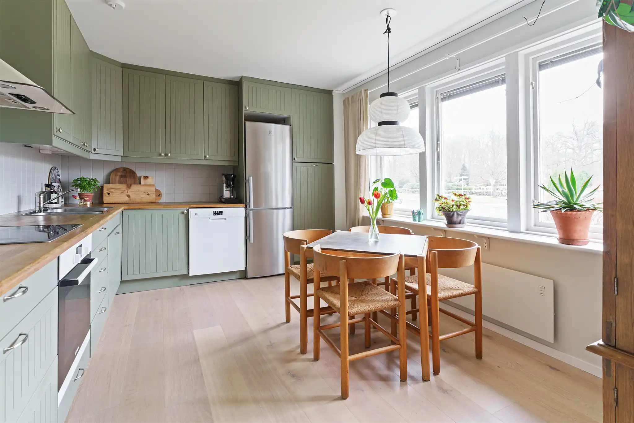 1E5DC6D4-79BF-4F06-A879-533F33A45B43 12