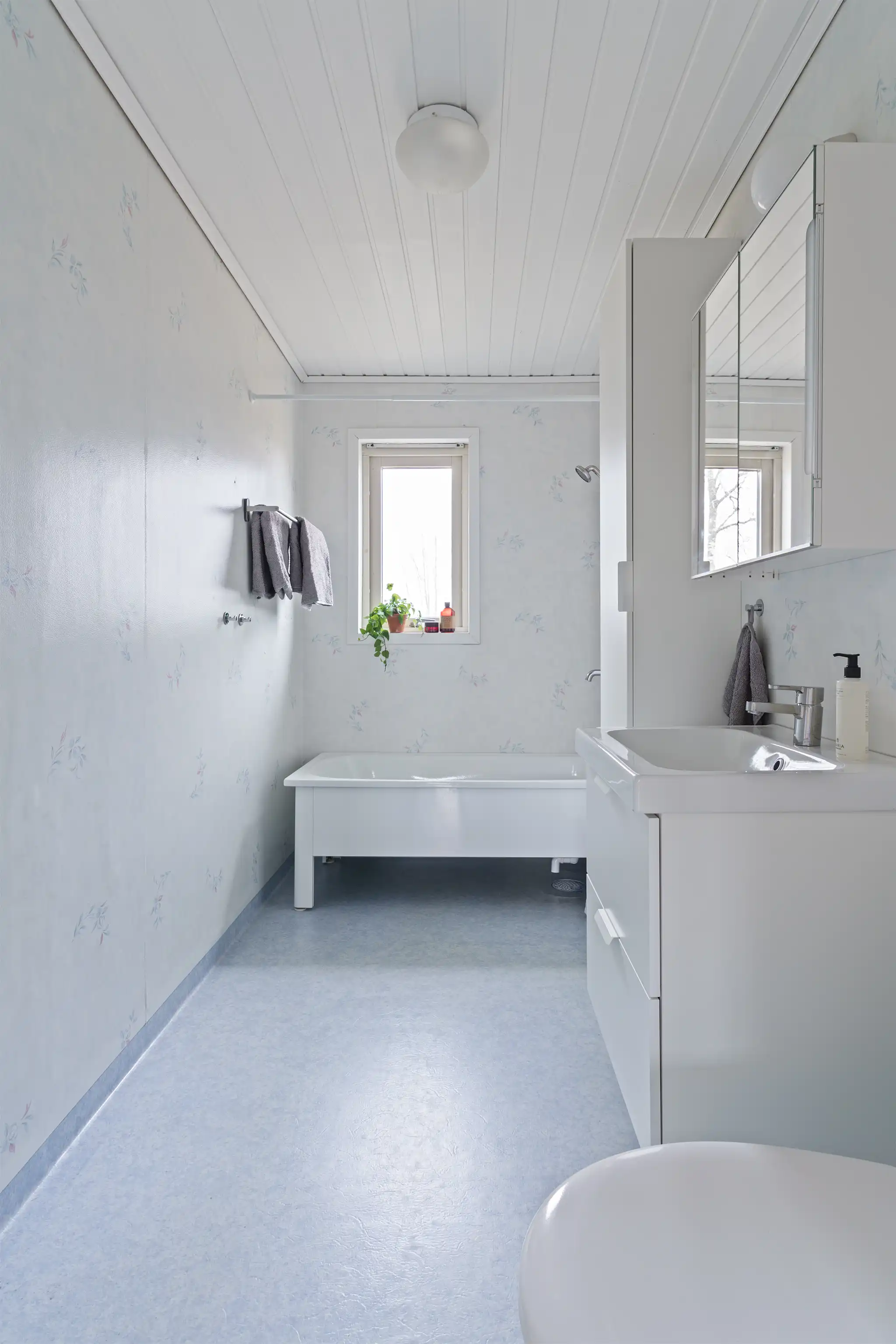 33591926-AECF-41FD-8252-361328EAC8CB 22