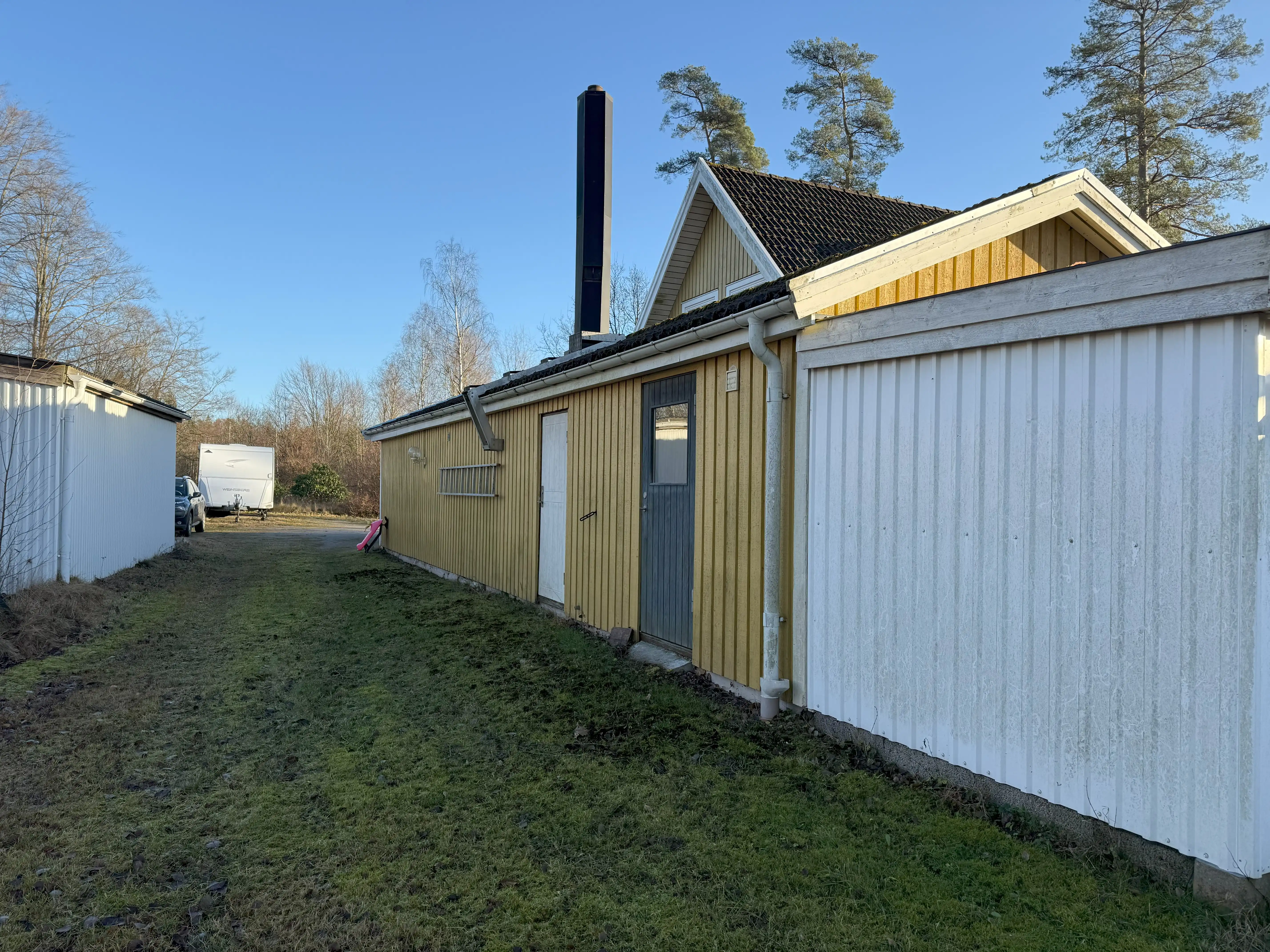 Pannrum och garage baksida (1) 44