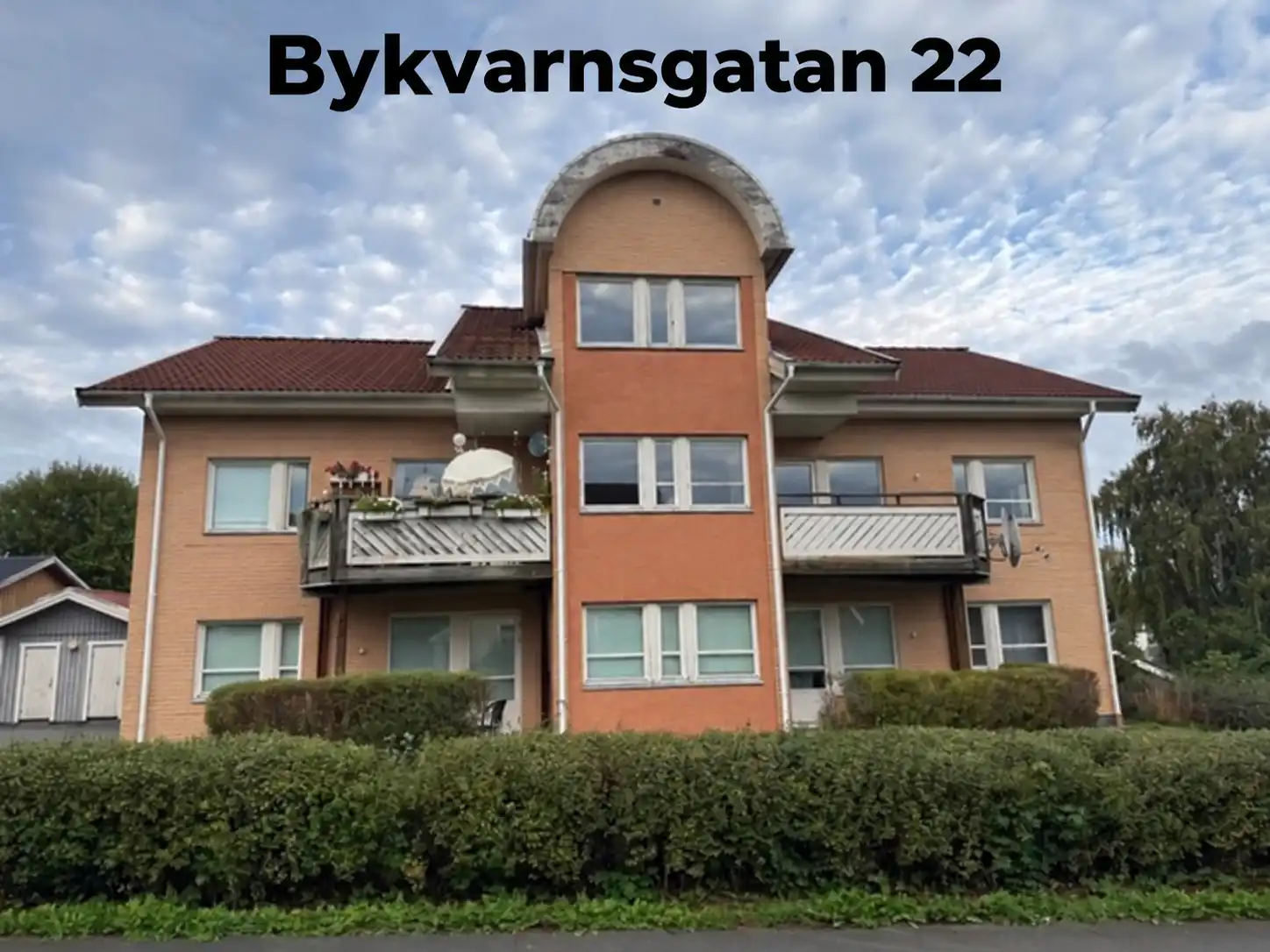 Bykvarnsgatan 22 – charmigt flerfamiljshus (1).png 1